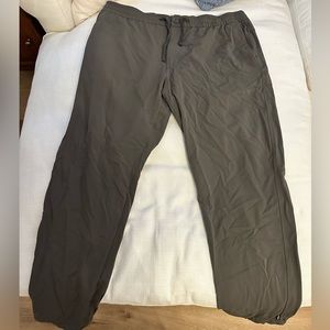 REI convertible pants with zip-off legs, size 38x32